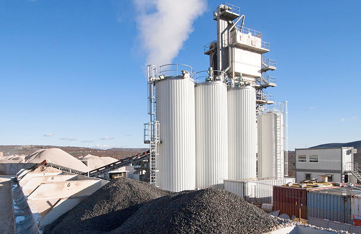 写真:アスファルト製造